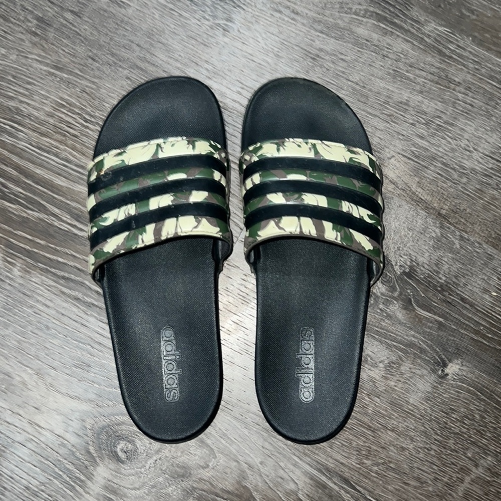 Adidas Slides Sz. 9 Camo